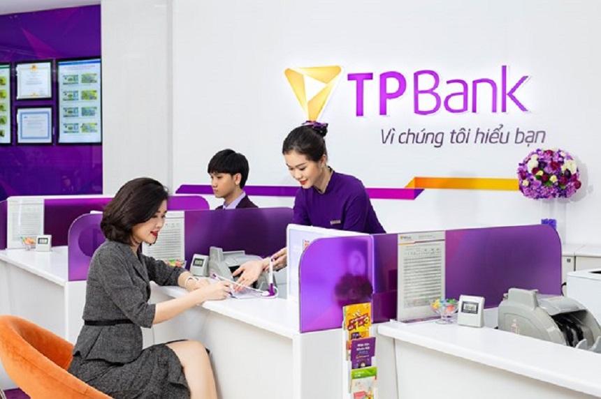 Ben trong khong gian giao dich rong rai tai TPBank My Dinh